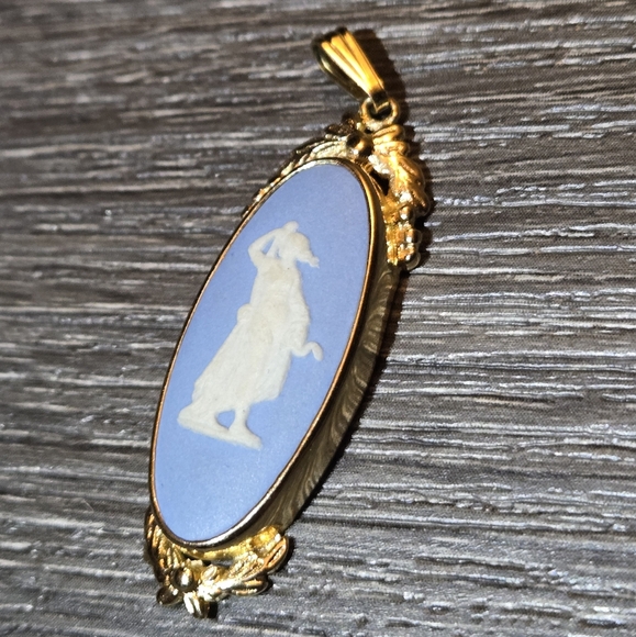 Vintage 9k Gold fill Wedgwood Cameo Pendant - Picture 4 of 6